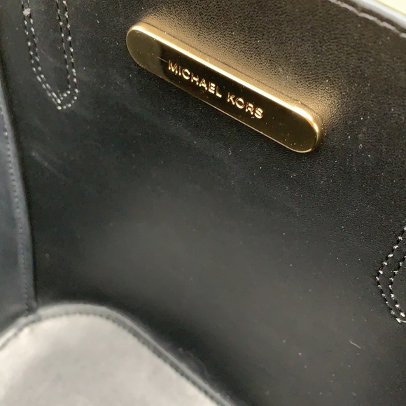 MICHAEL KORS PORTIA SMALL TOTE BLACK COLOR PEBBLED LEATHER/SUEDE - Picture 13 of 16